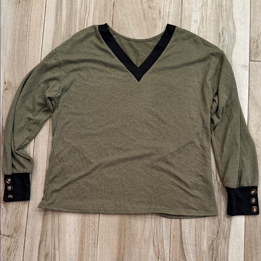 Women’s Olive V-Neck Long Sleeve Top with Black Accents sz Large